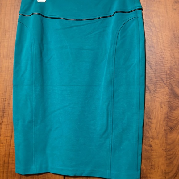 Skirts - Picture 4 of 7